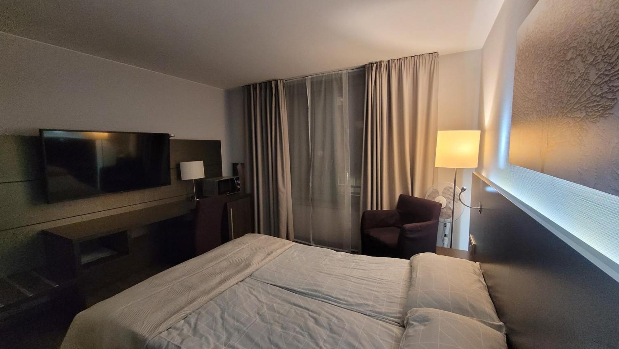 In Modern Center Of Apartment Düsseldorf